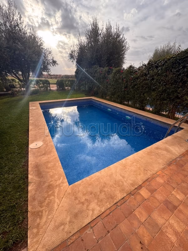 Location villa de luxe à Route de l'Ourika.
Surface totale 200 m².
Bien non meublé