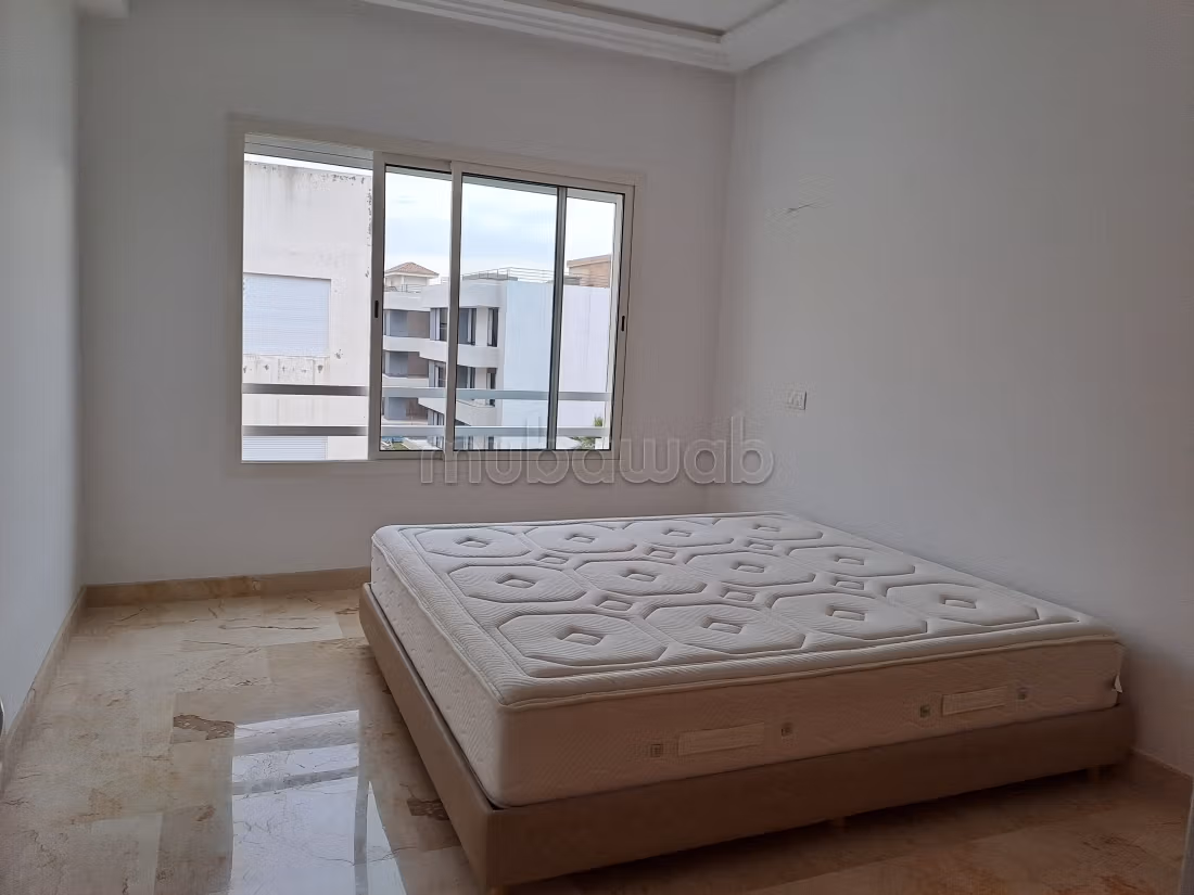 Piso en alquiler. 4 habitaciones confortables. Espacios verdes y ascensor