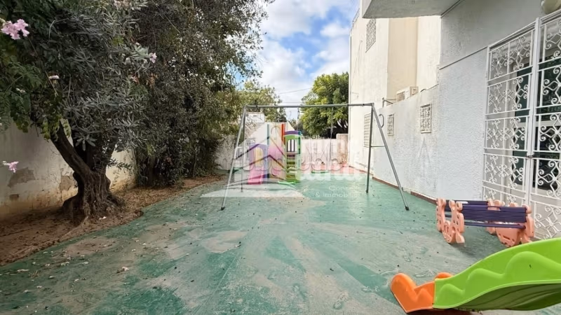 Villa de 505m2 terrain et 450m2 bâtit à France ville