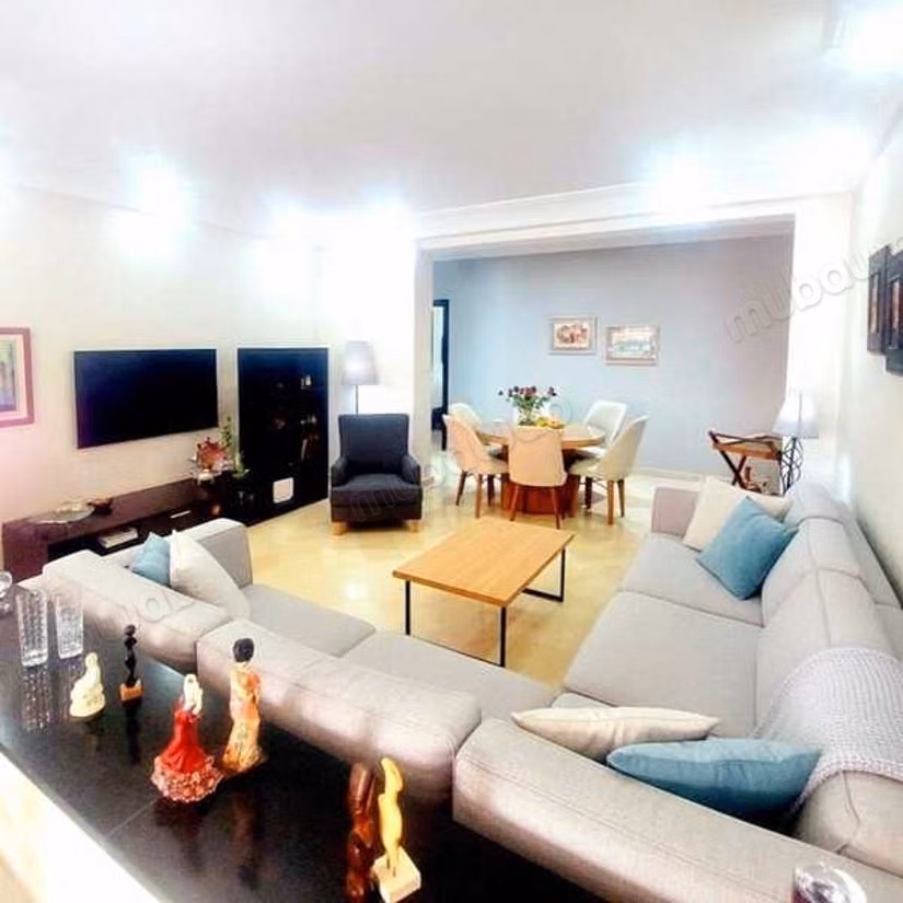 Find an apartment to buy in Mers Sultan. 6 comfortable rooms. With garage and lift