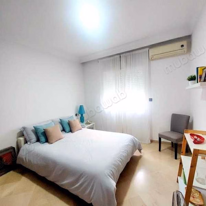 Find an apartment to buy in Mers Sultan. 6 comfortable rooms. With garage and lift