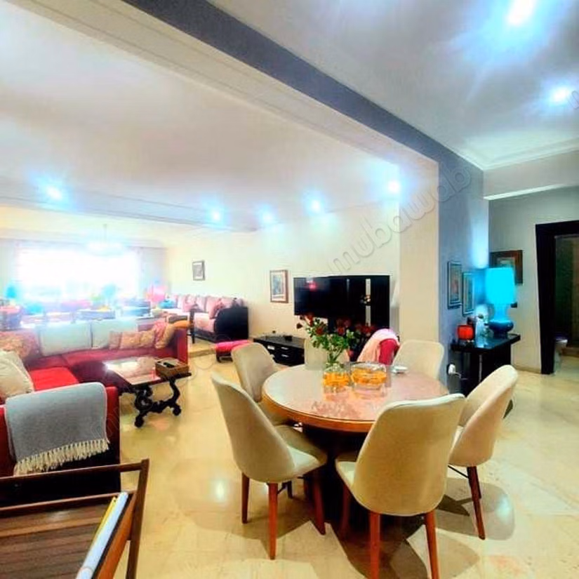 Find an apartment to buy in Mers Sultan. 6 comfortable rooms. With garage and lift