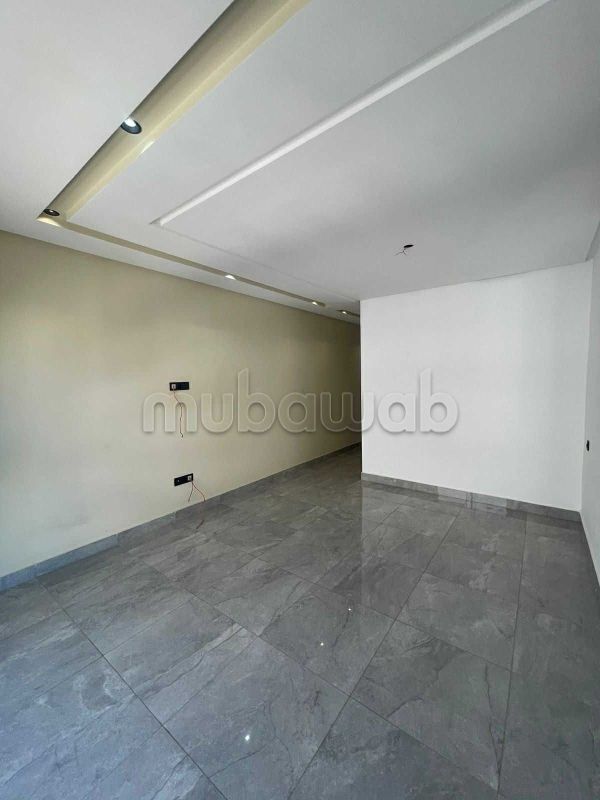 Studio vide à louer au quartier les Hôpitaux