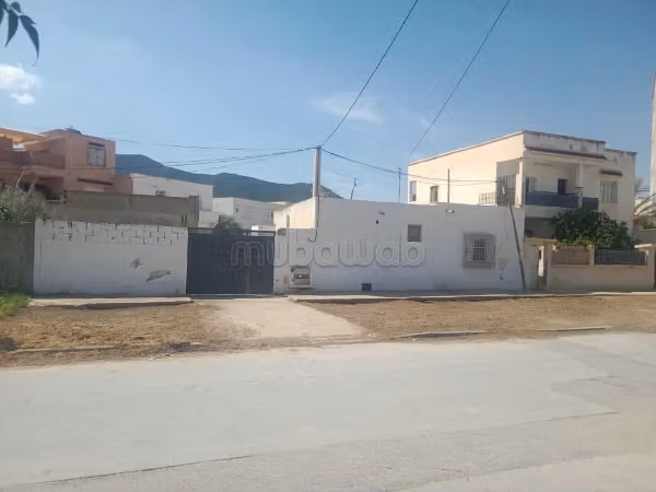 Vendita terreno a Hammam Lif. Superficie di 243 m²