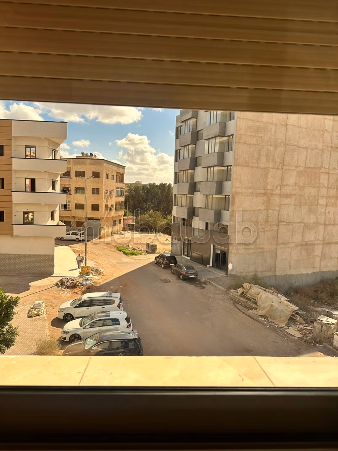 شقة جميلة للبيع ببرشيد. 2 غرف جميلة. مطبخ مجهز جيدا