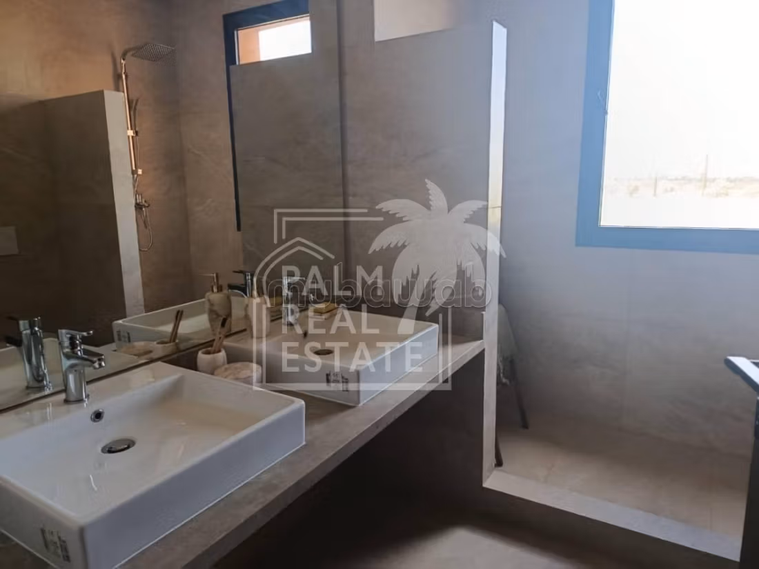 Casa de alto standing en venta en Route de l'Ourika. Dimensión 270 m². Residencia con seguridad