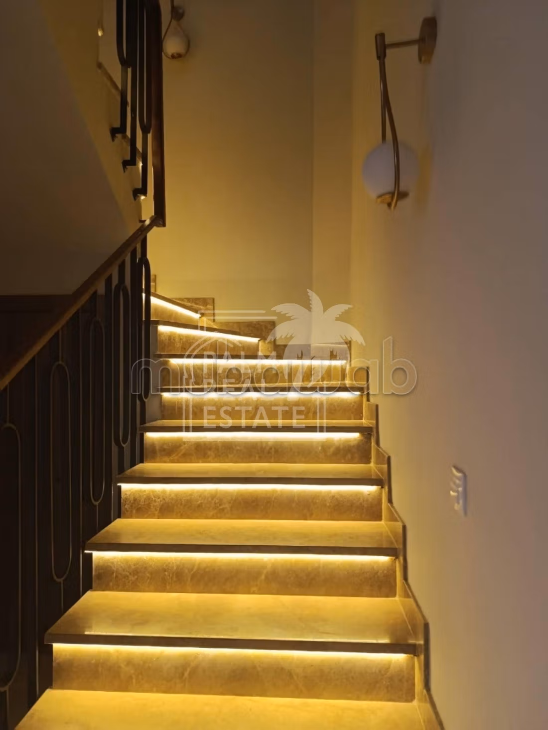 Casa de alto standing en venta en Route de l'Ourika. Dimensión 270 m². Residencia con seguridad