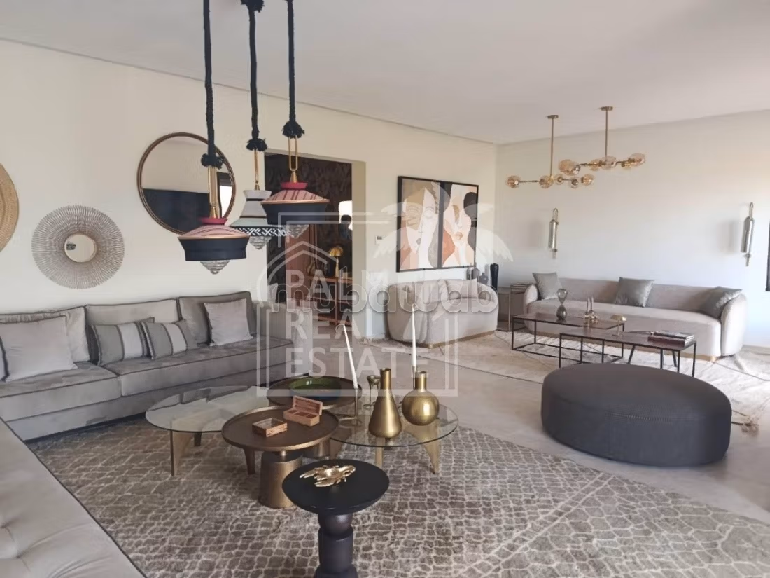 Casa de alto standing en venta en Route de l'Ourika. Dimensión 270 m². Residencia con seguridad