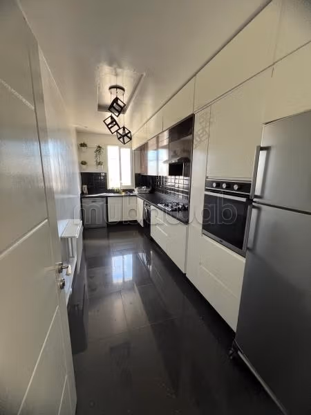 Appartement coup de coeur: spacieux et tres bon etat