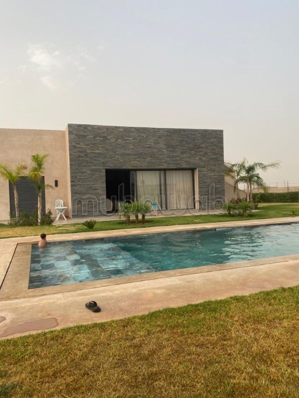 كراء فيلا ممتازة بطريق اوريكا. 3 غرف رائعة. مفروشة