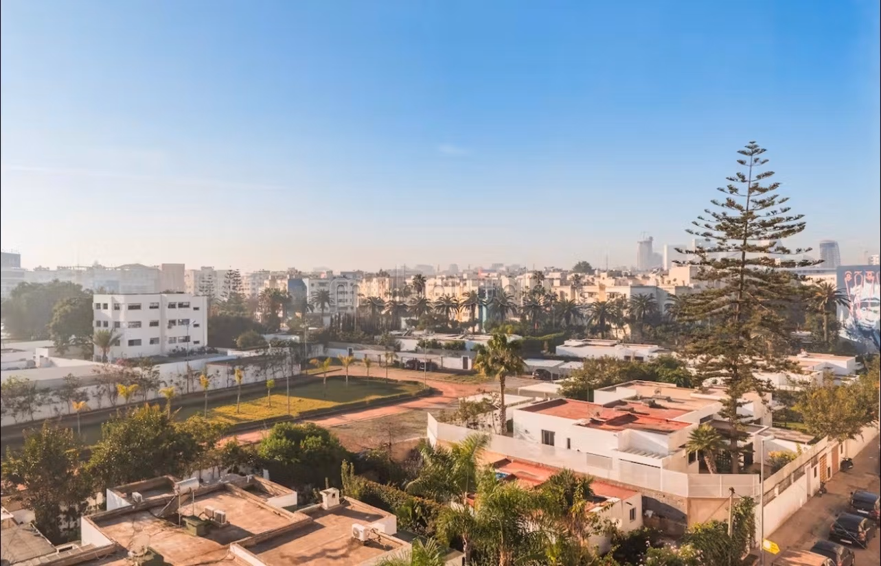 Location studio meublé avec goût SANS VIS À VIS