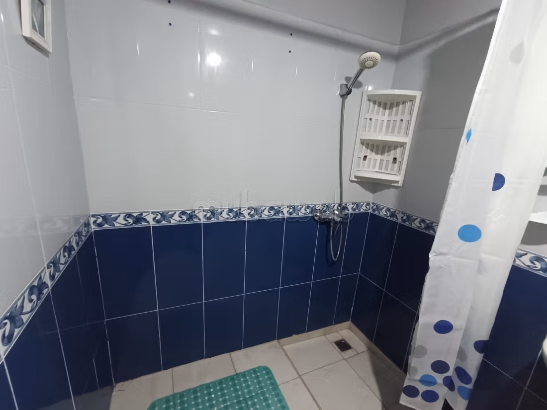 Bellissimo appartamento in affitto a Ennajd. Superficie 65 m². Arredato