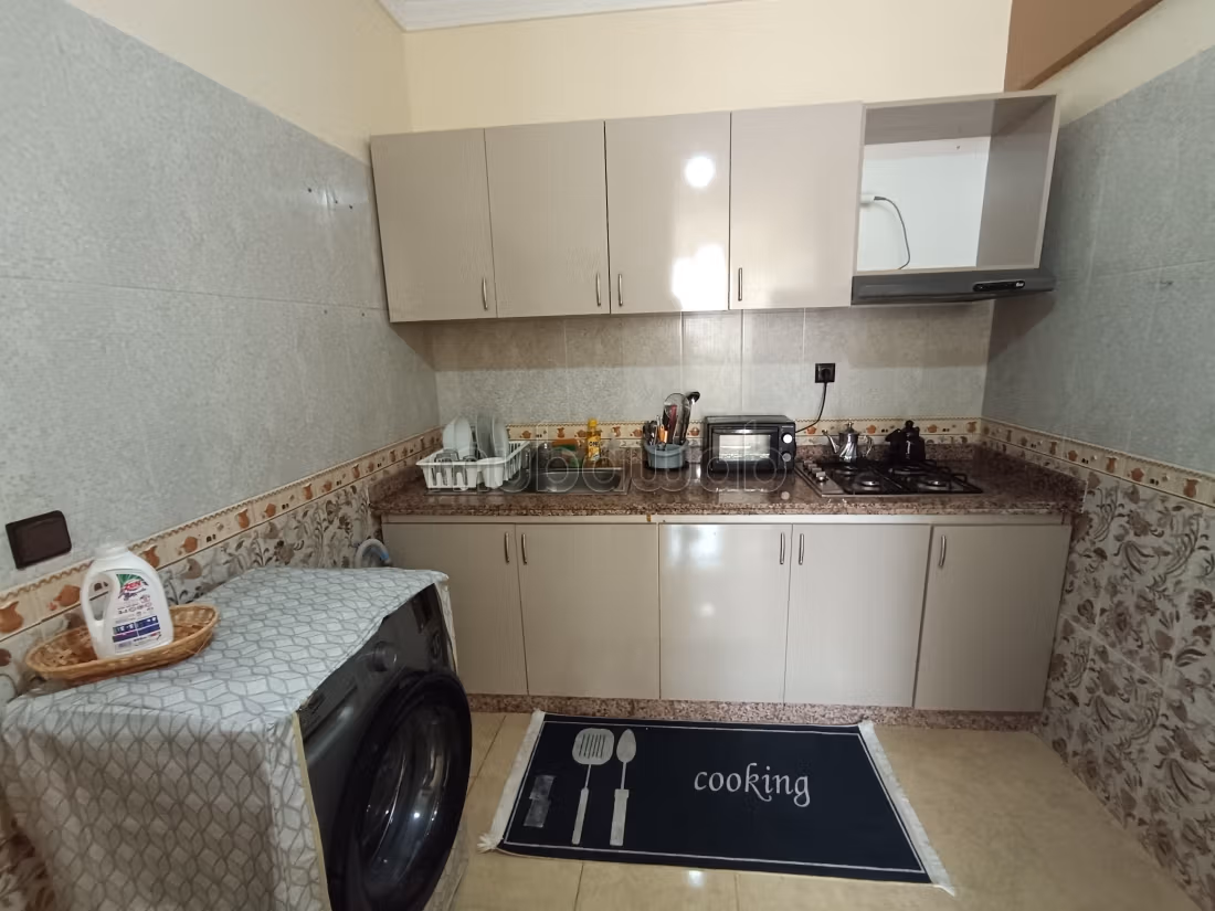 Bellissimo appartamento in affitto a Ennajd. Superficie 65 m². Arredato