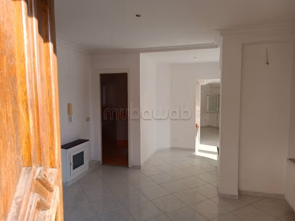 Appartamento da acquistare a Hammam Chatt. Superficie di 160 m². Ambiente tranquillo con vista sulle montagne, riscaldamento