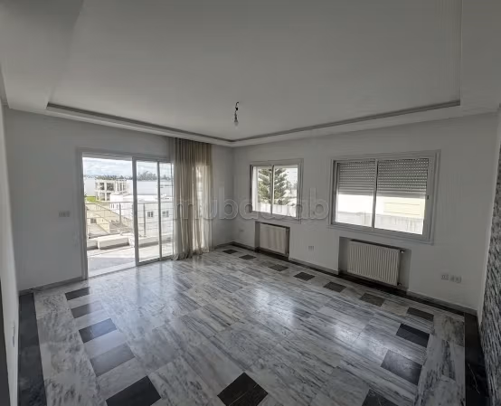 Appartamento da acquistare a Aouina. 3 locali. Porta blindata e finestre con doppi vetri