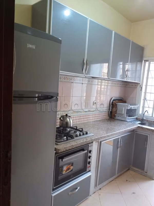 Affitto di uno splendido appartamento a Sidi Maarouf. Superficie totale 50 m². Piano cottura con forno integrato