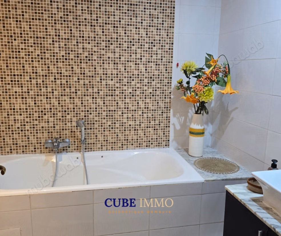 Rent an apartment in Les Berges Du Lac 2. Dimension 130 m². Furnished