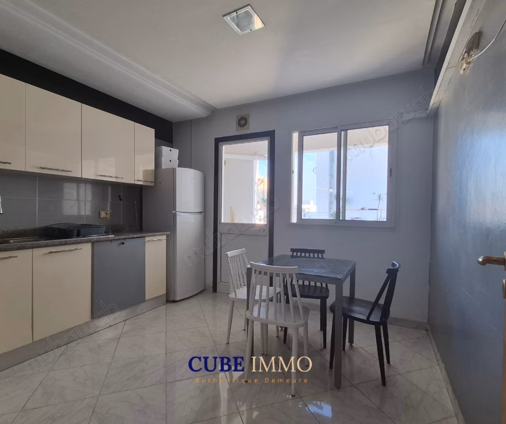 A louer un spacieux appartement vide ou meublé