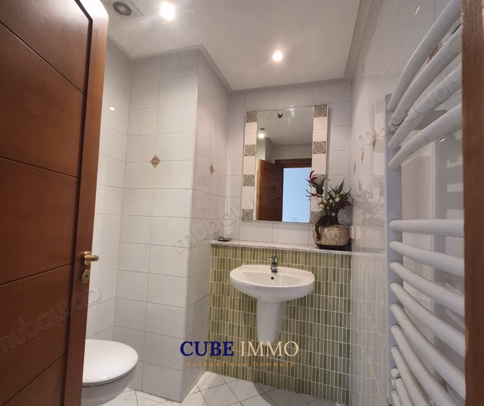 A louer un spacieux appartement vide ou meublé