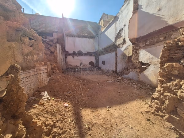 Se vende terreno en Arset El Houta. 2 hermosas habitaciones