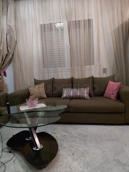 Vente d'un bel appartement à Route Teniour. 
5 belles chambres. 
Chauffage central