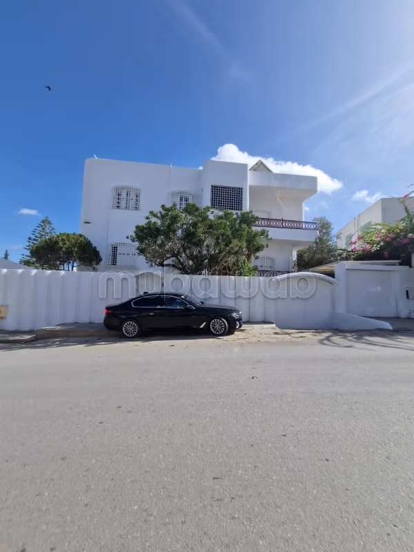 Eccezionale casa di lusso in affitto a El Menzah 9. Superficie totale 350 m². Giardino, terrazzo