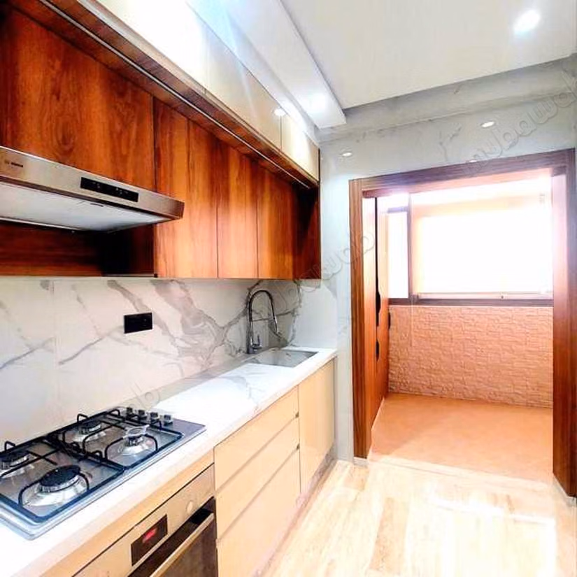 Alquila este piso en Belvédère. 2 dormitorios. Está amueblado con buen gusto