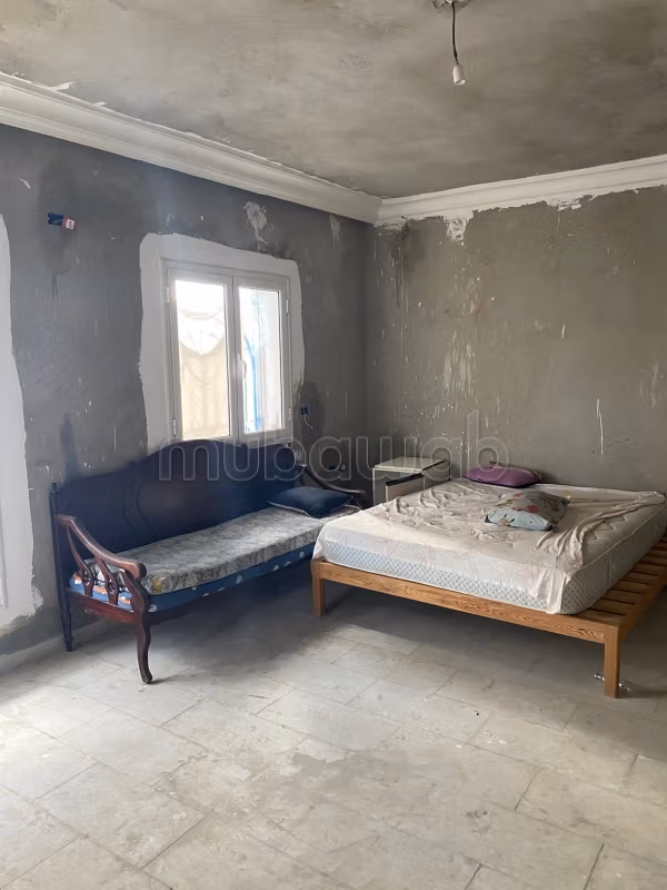Casa in vendita a Hammam Sousse. 7 belle camere da letto. Posto auto e terrazzo