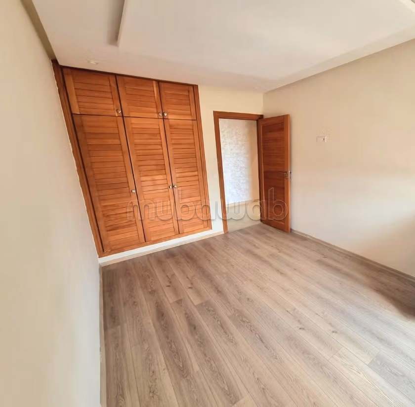 Bel appartement en location à Victoria. 3 grandes pièces. Meublé — 2