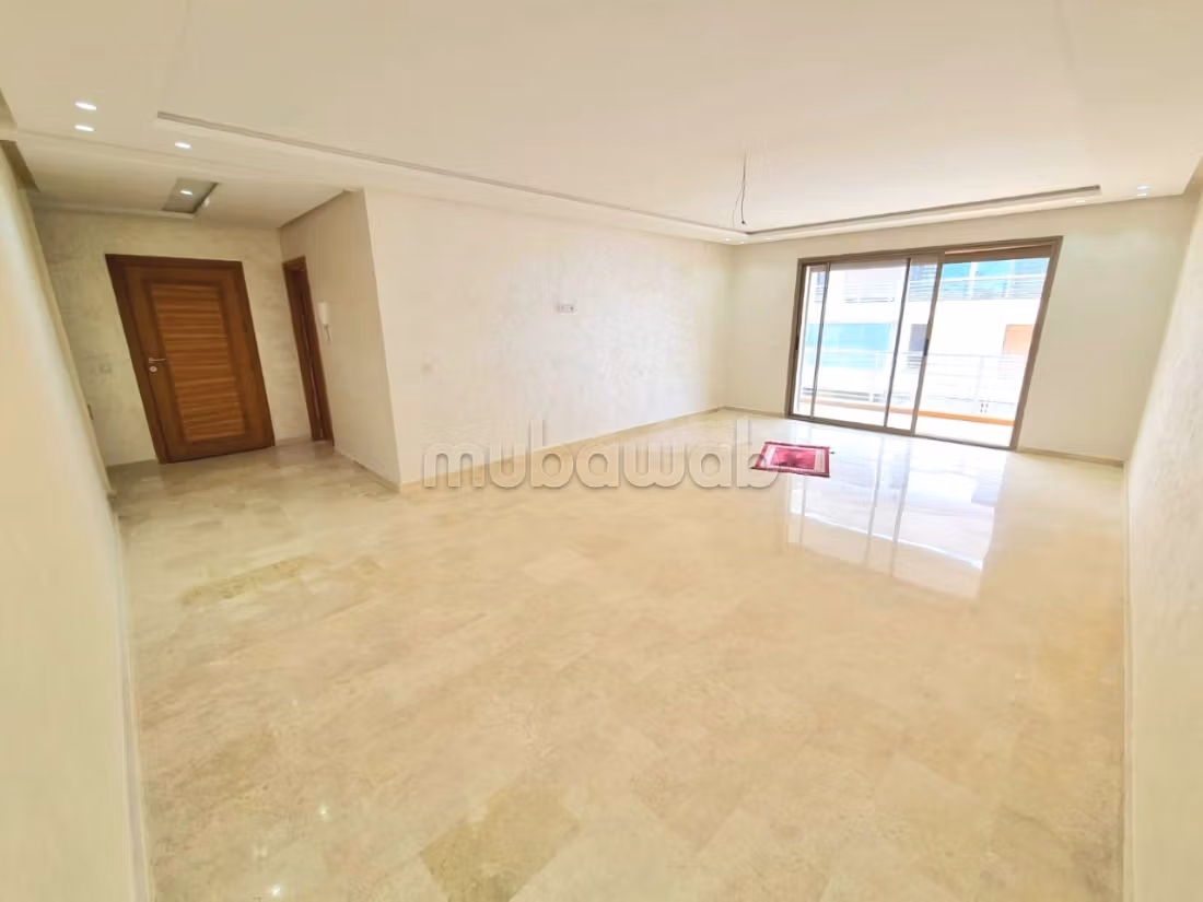 Bel appartement en location à Victoria. 3 grandes pièces. Meublé — 5