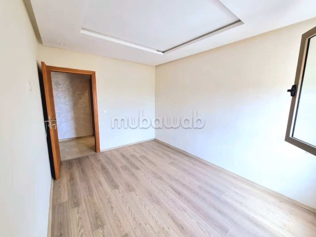 Bel appartement en location à Victoria. 3 grandes pièces. Meublé — 6