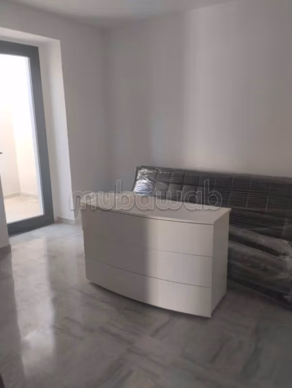Splendido appartamento in affitto a Aouina. Superficie totale 70 m². Servizio di concierge e aria condizionata