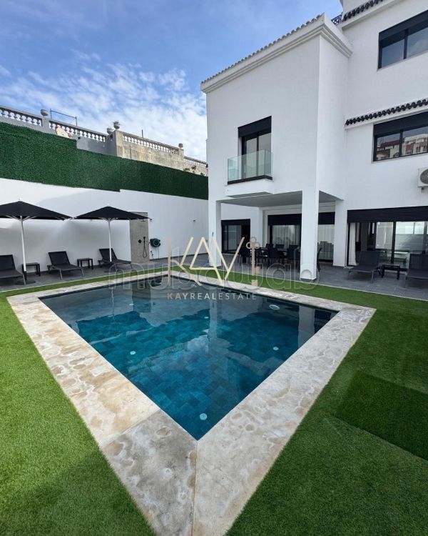 In de verhuur: villa's en luxe woningen in Mozart. Oppervlakte 300 m². Met lift en tuin