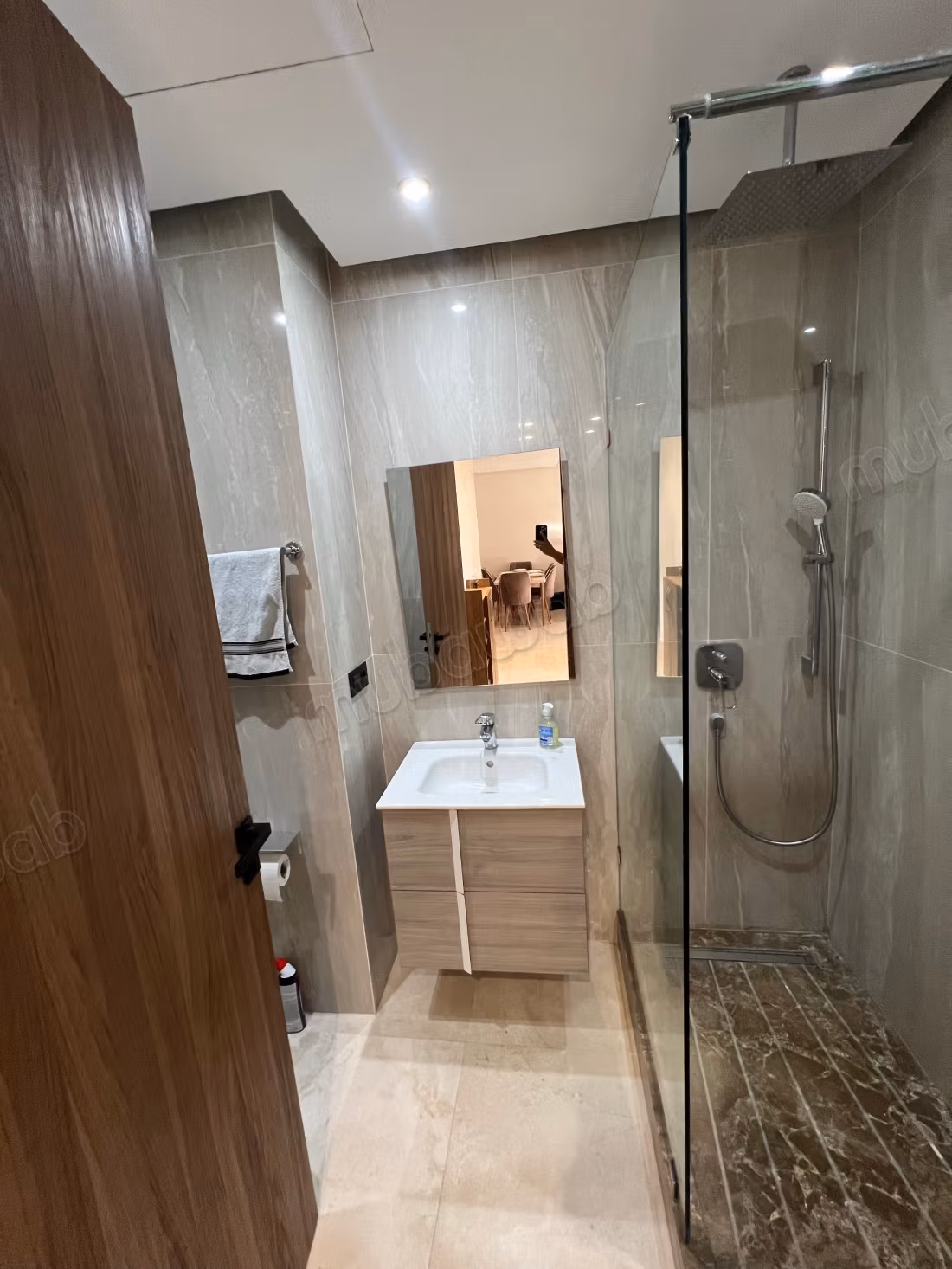 Appartement haut standing neuf a louer 
piscine et salle de sport