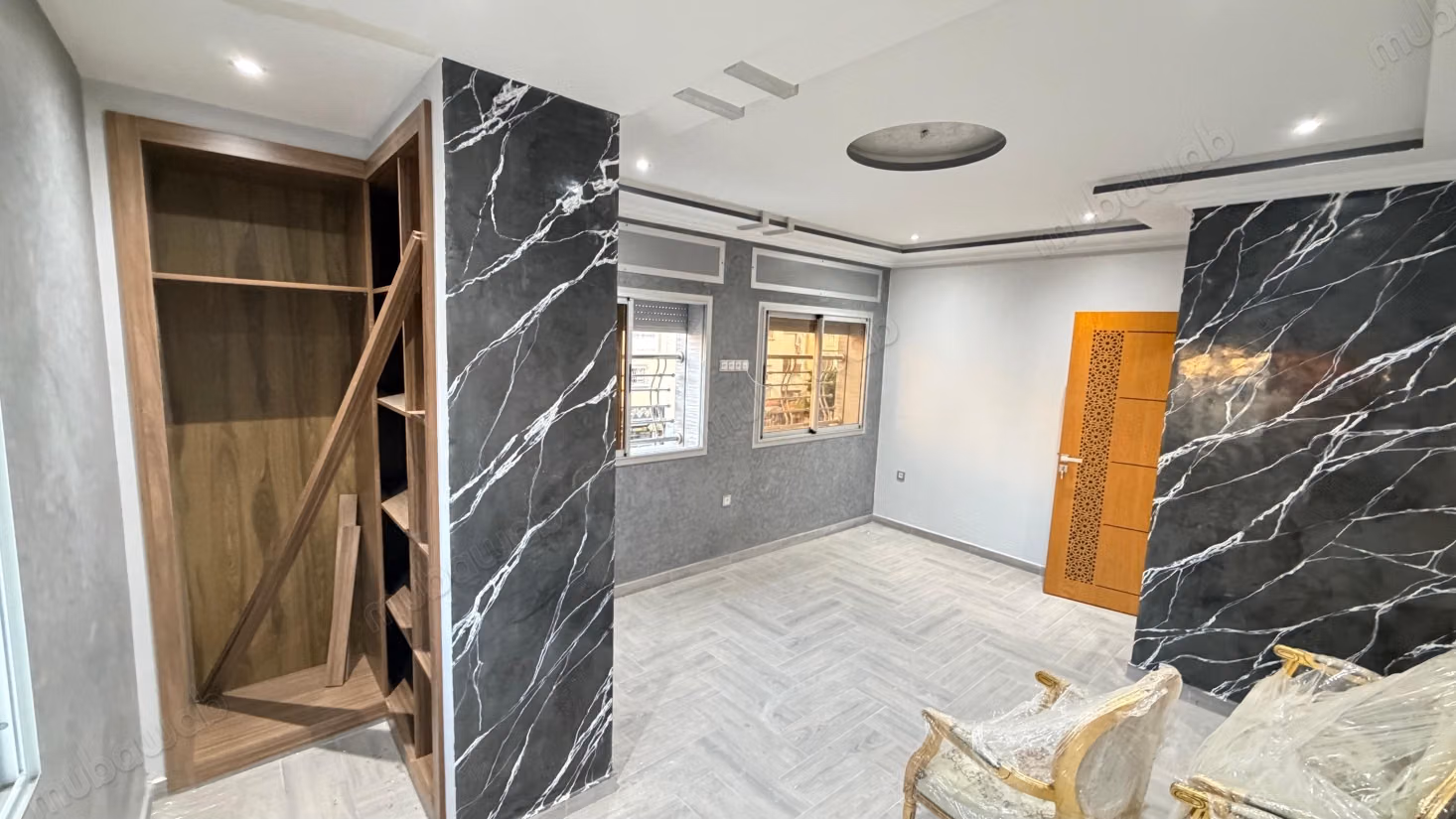 Appartement vide neuf a louer à Moujahidin 
3 chambres
