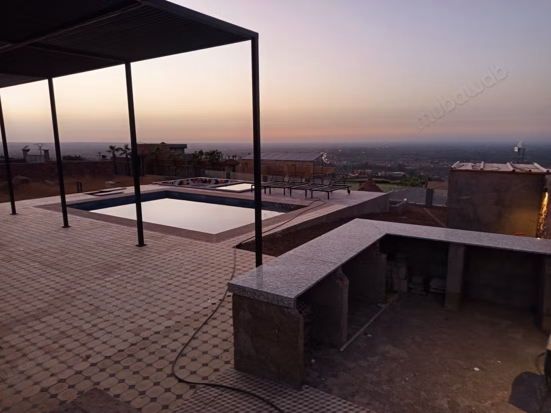 Apartment for sale. 4 large rooms. Gardeners, Large terrace