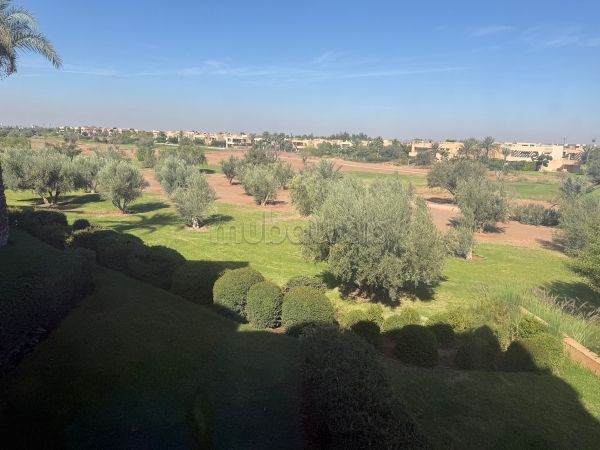 Bel appartement en location à Agdal. 
3 grandes pièces. 
Porte blindée et résidence sécurisée