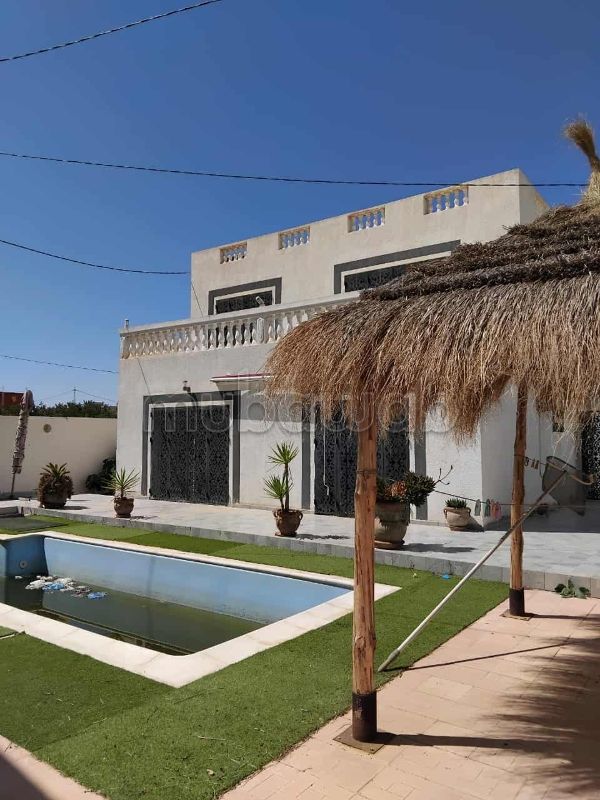 Splendida casa in vendita a Midoune. 3 belle camere da letto. Arredato