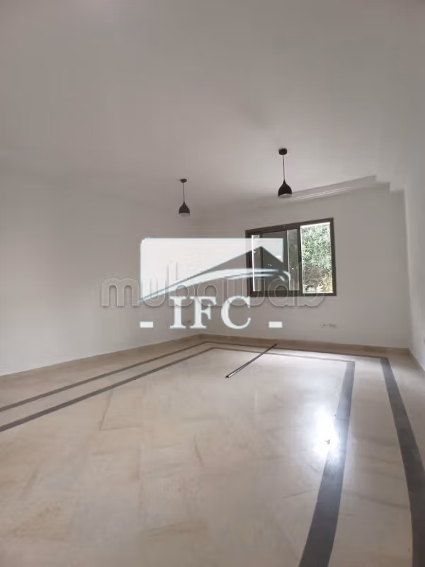 Ufficio da affittare a Ariana. Superficie totale 112 m². Servizio concierge