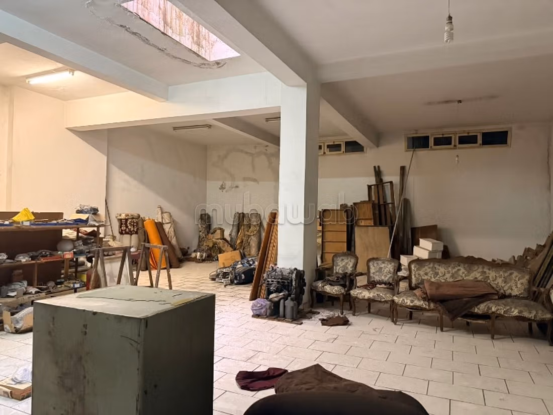Offices & shops to rent in Gauthier. Dimension 200 m²