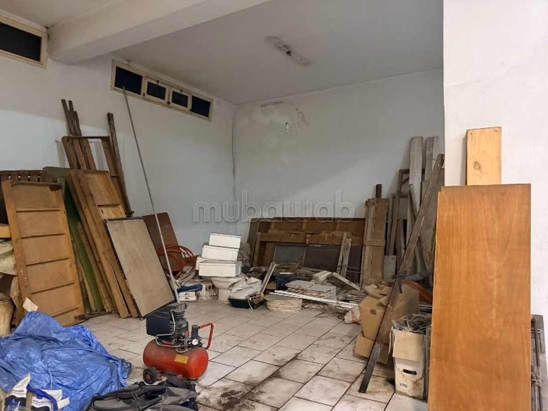 Offices & shops to rent in Gauthier. Dimension 200 m²