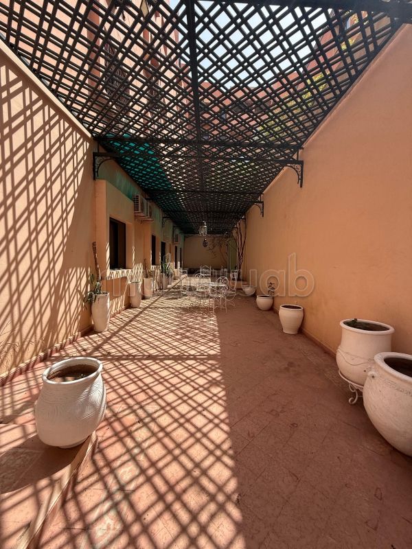 Magnífico piso en alquiler en Hivernage. 3 habitaciones confortables. Plazas de parking y terraza