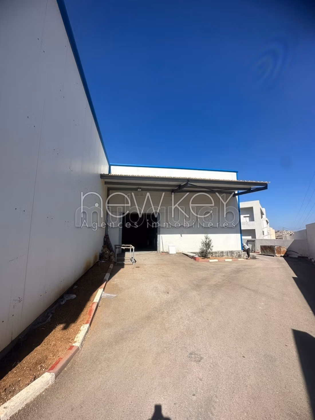 Dépôt de 3200 m² à vendre