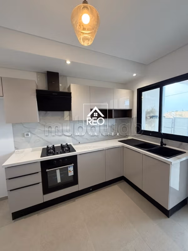 Sale of a lovely apartment in Aouina. Area of 52 m². Reinforced door and central heating