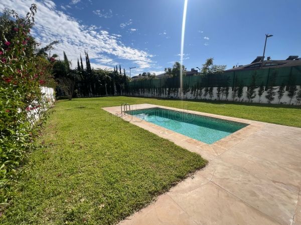 Maestosa villa in affitto a Ville Verte. Superficie 839 m². Dotato di camino e climatizzatore