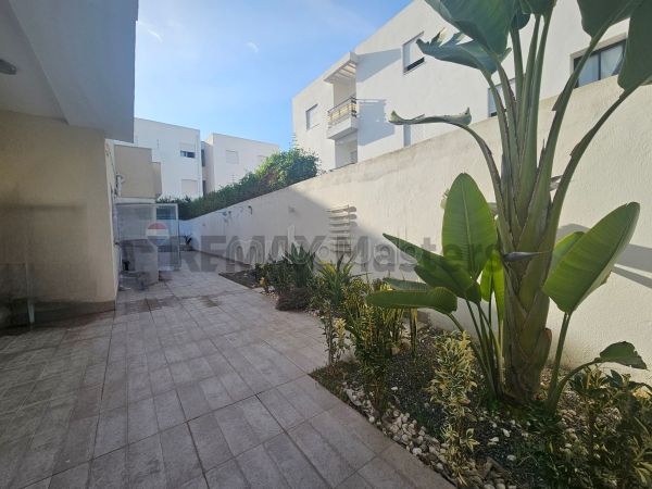 Vendita villa di lusso a La Soukra. Superficie di 320 m². Giardino e terrazzo