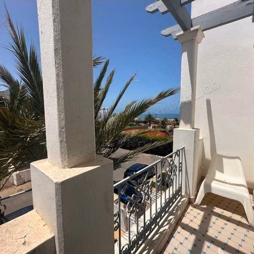 Fabulous house for sale in Ain Diab. 3 beautiful rooms. Green areas, Parking spaces for cars