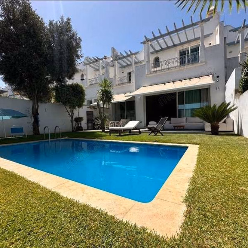 Fabulous house for sale in Ain Diab. 3 beautiful rooms. Green areas, Parking spaces for cars