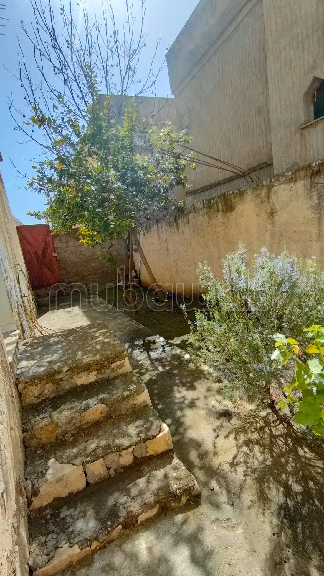 Bellissima casa in vendita. 3 belle camere da letto. Giardino e posto auto