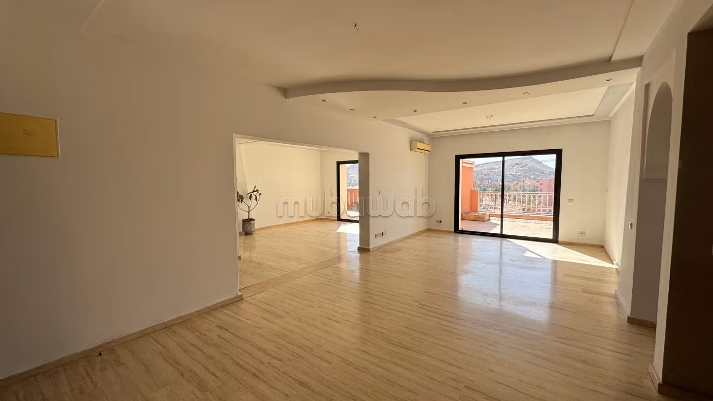 Bel appartement avec une grand terrasse — 3